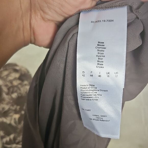 Brown and Crwam Relaxed Blouse with 3/4 Sleeves - Picture 13 of 15